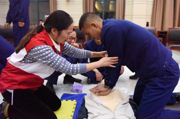 淮南市红十字会为消防新员培训应急救护5