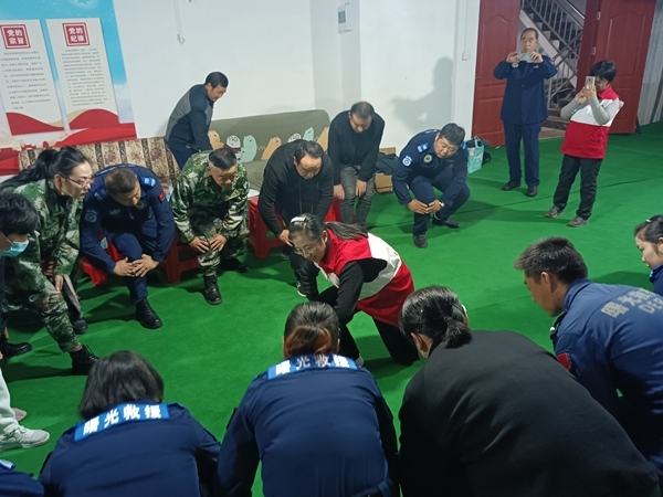 淮南市红十字会为曙光救援队进行应急救护培训1