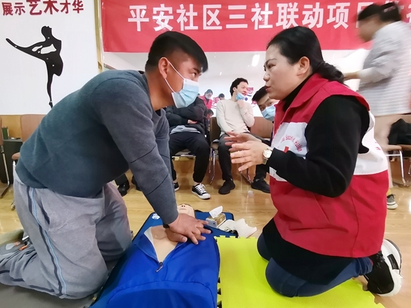 淮南市红十字会急救培训送社区2