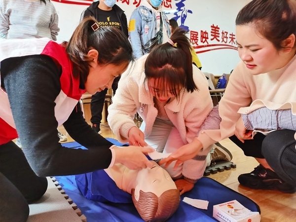 淮南市红十字会急救培训送社区4