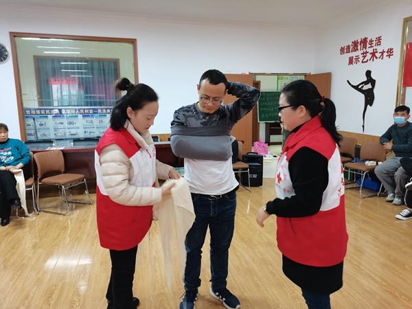 淮南市红十字会急救培训送社区8