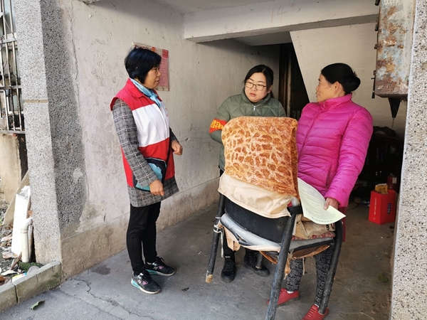 淮南市红十字会深入包保社区开展环境卫生大整治5