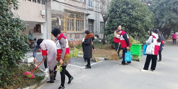 淮南市红十字会深入包保社区开展环境卫生大整治9