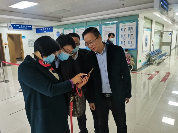 省红基会来淮进行项目签约和爱国主义教育8