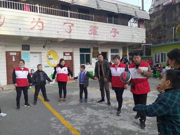 淮南市红十字会生命接力志愿服务队爱暖“星宝宝”2