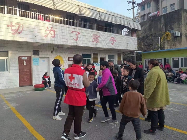 淮南市红十字会生命接力志愿服务队爱暖“星宝宝”3