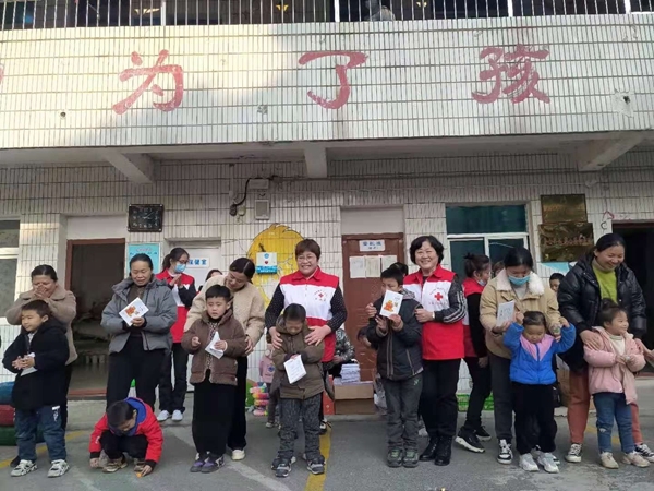 淮南市红十字会生命接力志愿服务队爱暖“星宝宝”4