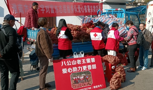 志愿者日，他们以热血激情献礼12