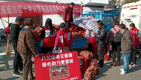 志愿者日，他们以热血激情献礼13