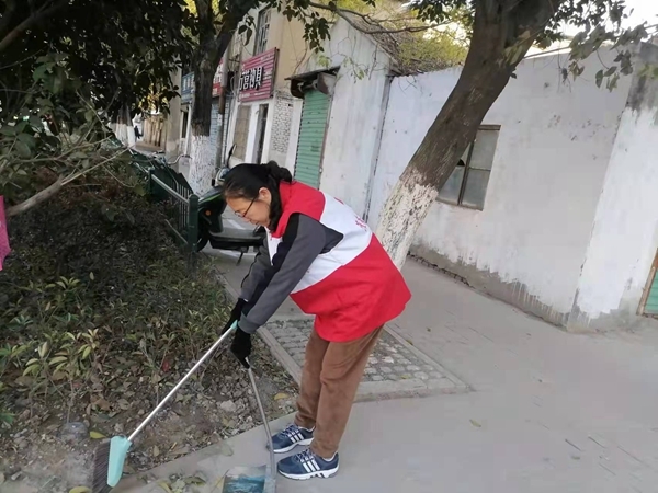 志愿者日，他们以热血激情献礼19