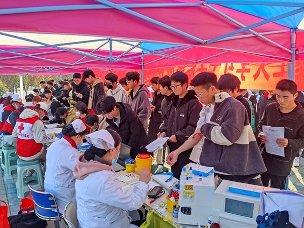 志愿者日，他们以热血激情献礼5