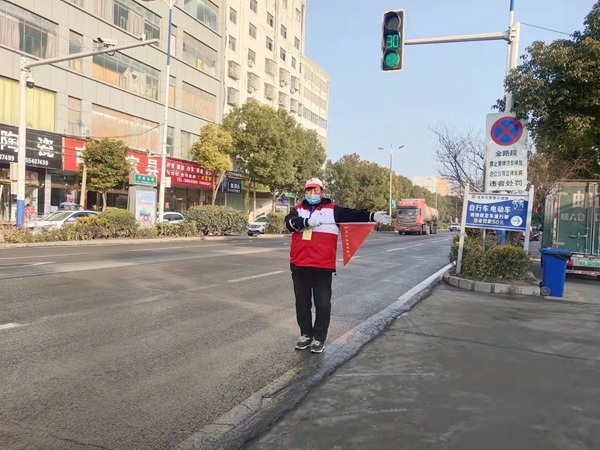淮南市红十字志愿者积极主动助力创城5