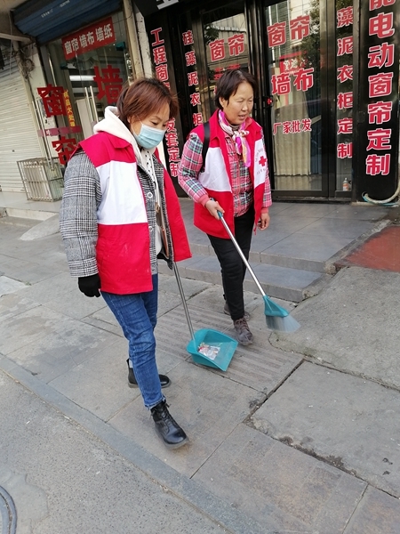 淮南市红十字志愿者积极主动助力创城7