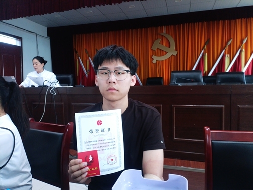 余东杨